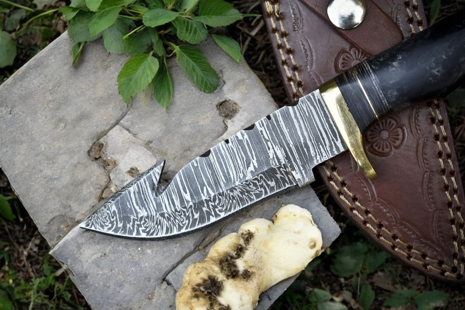 Custom Handmade Damascus Hunting Knife – 8" with Sheath